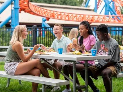 kids_eating_picnic.jpg